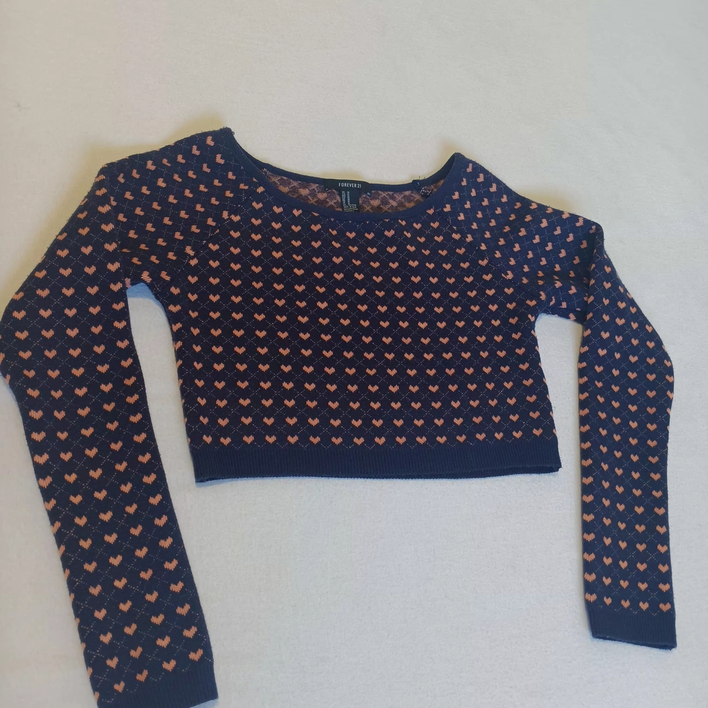 Forever 21 Sz M Navy and Pink Heart Crop Top